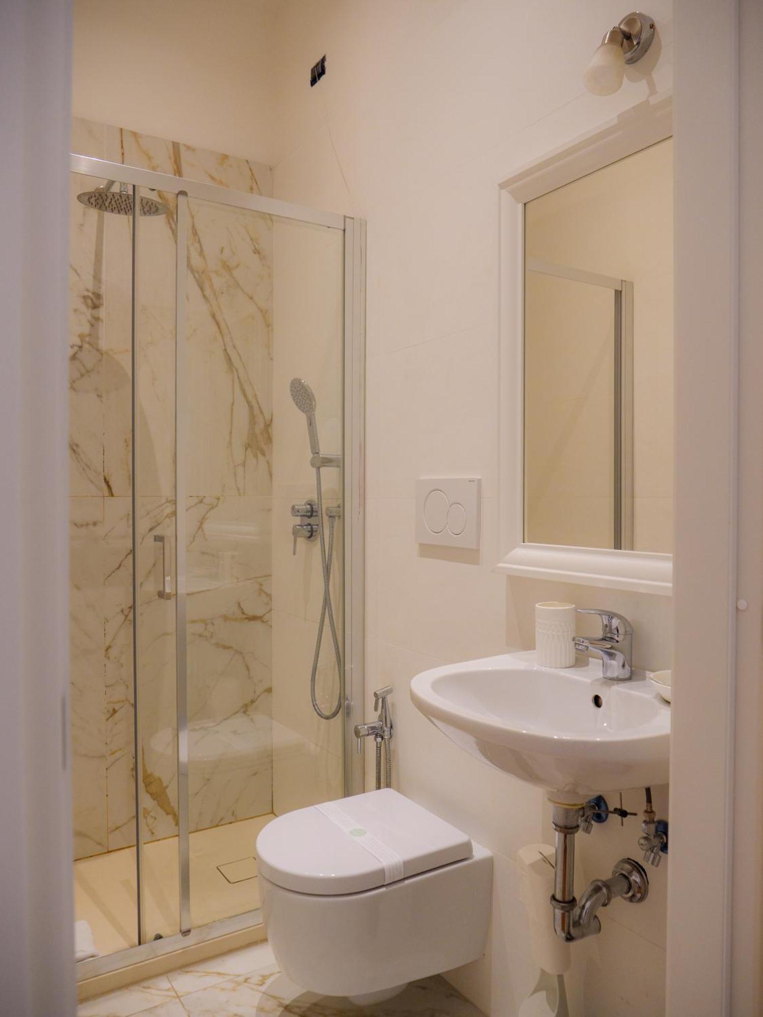 Colosseo Guest House Rome Bagian luar foto